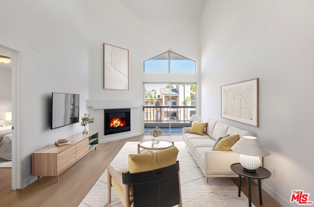 5565 Canoga Avenue #301