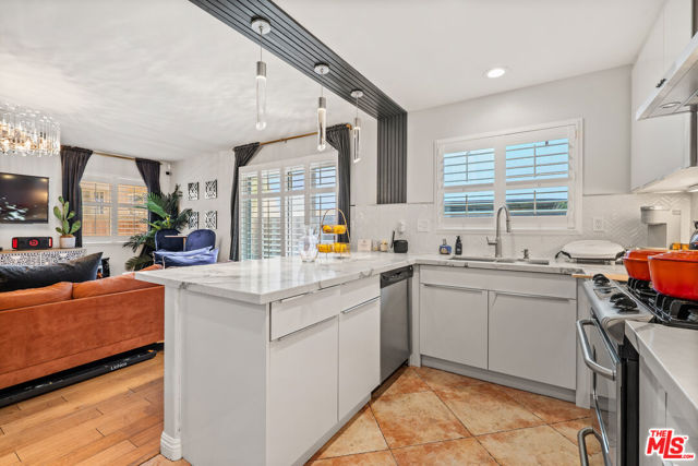 3252 Park Lane, Hawthorne CA: https://media.crmls.org/mediaz/a1225f79-9ccb-4941-bb28-690f7221133b.jpg