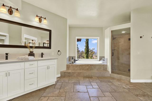 12206 Fairway Pointe Row, San Diego CA: https://media.crmls.org/mediaz/a122a6cd-842f-403e-9e3a-f3fc02d27057.jpg