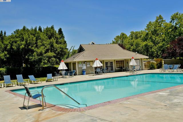 105 Creighton Way, Danville CA: https://media.crmls.org/mediaz/a122e49f-0692-41e0-b7e1-abd756a090bc.jpg