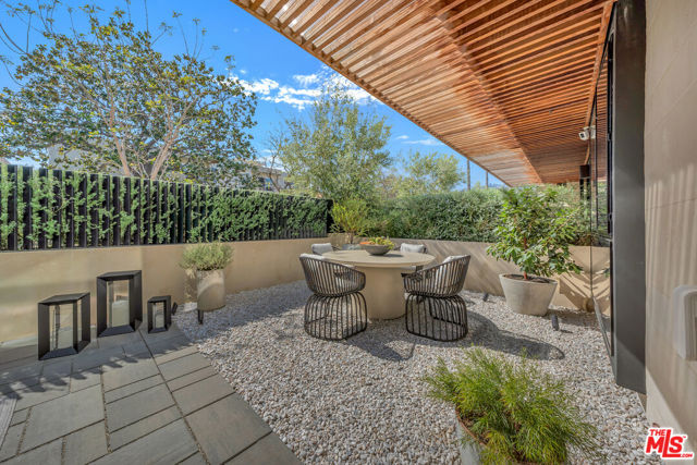 724 N Croft Avenue, Los Angeles CA: https://media.crmls.org/mediaz/a1238c89-f9a0-43a7-bba1-65db710877f6.jpg