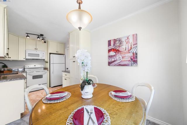 1550 Calle Enrique, Pleasanton CA: https://media.crmls.org/mediaz/a1239ba2-5300-48ae-a2fd-690ba75683e2.jpg