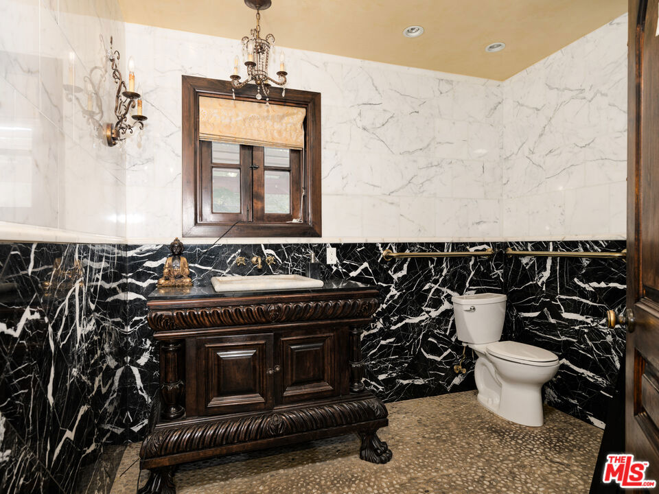 https://media.crmls.org/mediaz/a12411dd-49f3-4bd6-9a71-2859e559688a.jpg?preset=X-Large