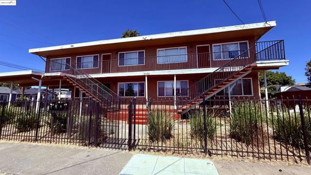 10100 Walnut, Oakland CA: https://media.crmls.org/mediaz/a124167f-a472-4e51-b939-9487c23181f4.jpg
