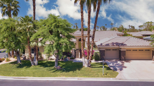 12 Varsity Circle, Rancho Mirage CA: https://media.crmls.org/mediaz/a1244f0d-ae52-4e59-a702-dbf3d5ce0782.jpg