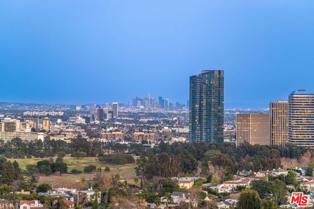 10430 Wilshire Boulevard, Los Angeles CA: https://media.crmls.org/mediaz/a124b9b7-4d52-40db-adf8-6310d58cc259.jpg