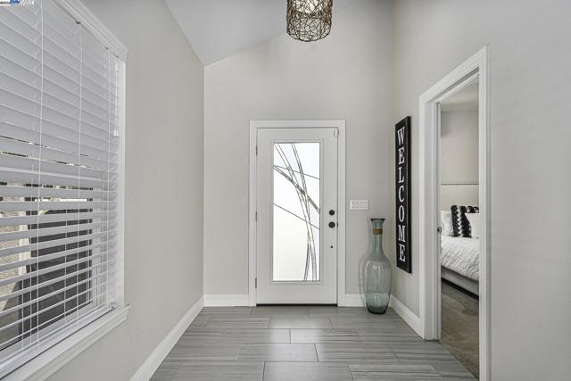 4892 South Pt, Discovery Bay CA: https://media.crmls.org/mediaz/a12502bb-5574-4d25-957d-94334c1c6f90.jpg