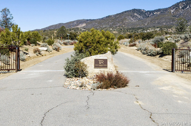 55001 Roadrunner WAY, Anza CA: https://media.crmls.org/mediaz/a125f2e0-c768-4e48-90ee-d9f4b2041288.jpg