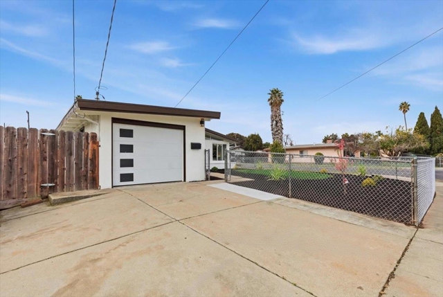 27707 La Porte Ave, Hayward CA: https://media.crmls.org/mediaz/a126204b-d13d-4dee-868e-88e17949a17c.jpg