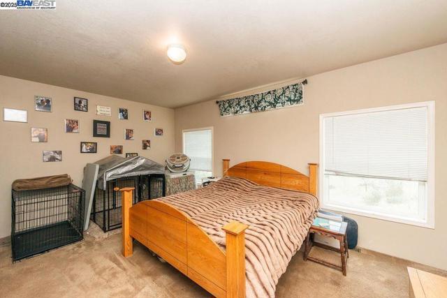 21679 Squaw Grass Trail, Redding CA: https://media.crmls.org/mediaz/a12623f5-359b-430a-949b-6cfb0d10de18.jpg