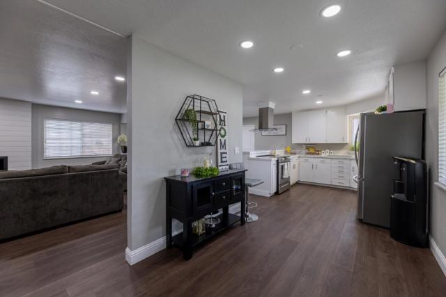 808 Saratoga Drive, Salinas CA: https://media.crmls.org/mediaz/a1268017-80c5-4154-bc0a-de24b6422fcd.jpg
