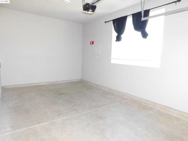 1090 Lavender St, Manteca CA: https://media.crmls.org/mediaz/a12686e0-e8fe-419b-a29a-c4969044747d.jpg