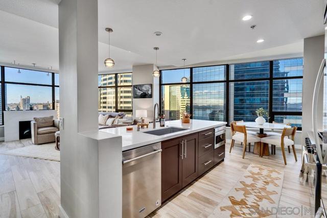 700 W E St, San Diego CA: https://media.crmls.org/mediaz/a126b14d-283f-4d27-82d9-8eec70449df7.jpg
