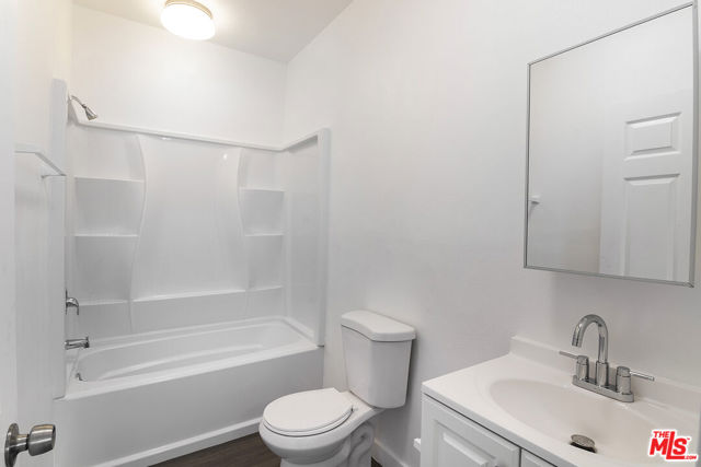 1820 W 11th Street, Los Angeles CA: https://media.crmls.org/mediaz/a127389c-c4fb-4067-805a-5dc033377fcb.jpg