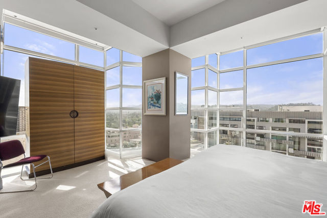 10380 Wilshire Boulevard, Los Angeles CA: https://media.crmls.org/mediaz/a12754f6-8962-4fe6-b0ce-91273b13aa41.jpg