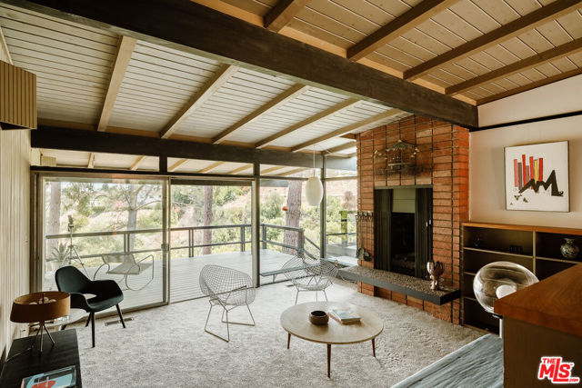 2 Seahurst Road, Rolling Hills Estates CA: https://media.crmls.org/mediaz/a1275b22-32ad-4e2c-9b2d-9c2218e809a6.jpg