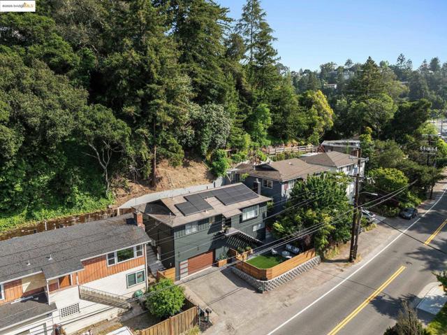 5646 Thornhill Dr, Oakland CA: https://media.crmls.org/mediaz/a1276bb6-311e-41ab-893b-87b1456cf618.jpg