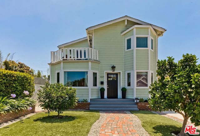 4417 Campbell Drive, Los Angeles CA: https://media.crmls.org/mediaz/a1279b78-ecfd-4e94-b58d-8309204b34a0.jpg