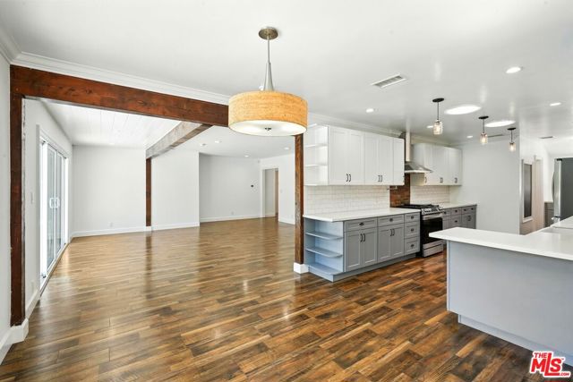 20616 Quedo Drive, Woodland Hills CA: https://media.crmls.org/mediaz/a127f9cd-52ce-4252-9f39-cc9cf5254c78.jpg