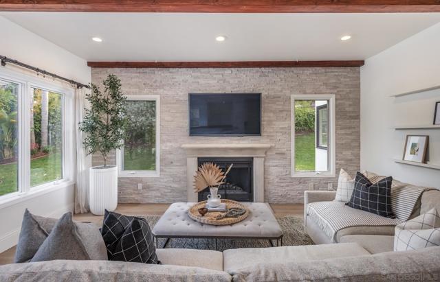 2815 Santa Fe Vista Ct, Encinitas CA: https://media.crmls.org/mediaz/a128bece-7482-4182-aafb-e16ca4154819.jpg