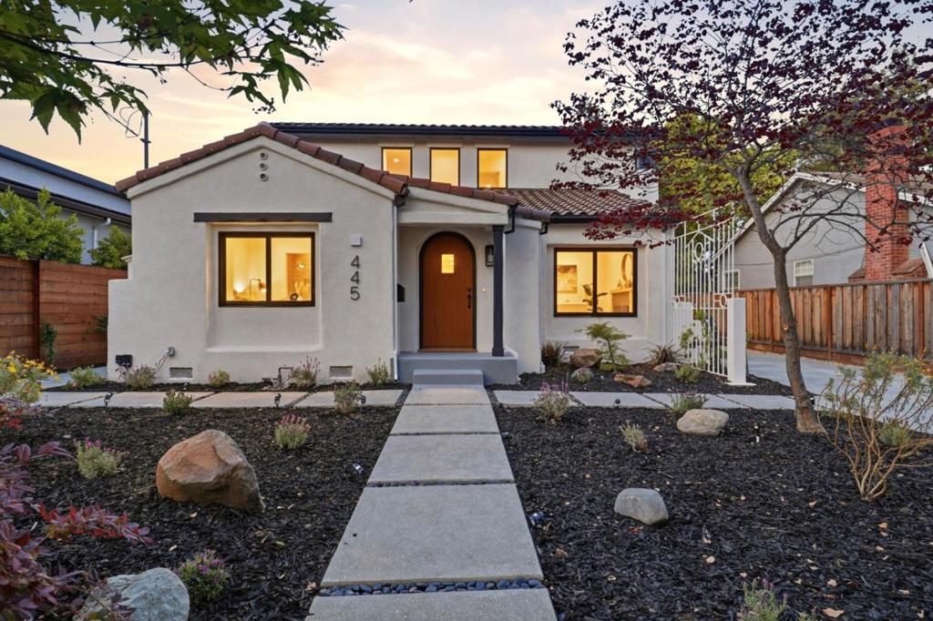 445 Iris Street