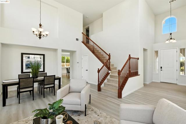 78 Vella Circle, Oakley CA: https://media.crmls.org/mediaz/a12904cf-c6c3-4c38-aa02-9dd987892d16.jpg