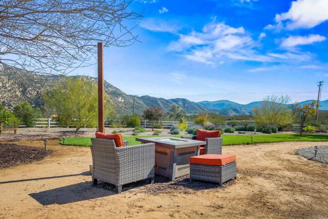 15636 Sage Hill Drive, Ramona CA: https://media.crmls.org/mediaz/a129ca50-41b9-4987-90c6-ff0a9f6b45a8.jpg