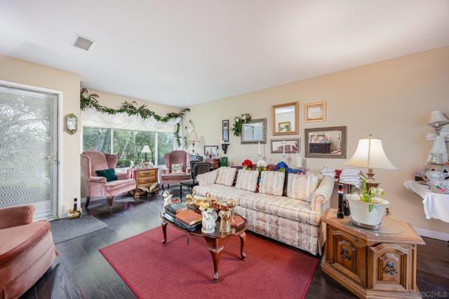 3839 Vista Campana S, Oceanside CA: https://media.crmls.org/mediaz/a129e8b5-a797-4c62-a921-559e8a3b328e.jpg