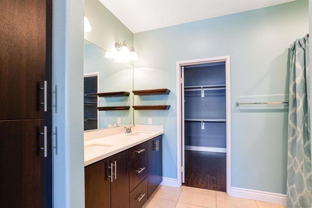 Image 21 of 37 For 42921 Avenida Amistad