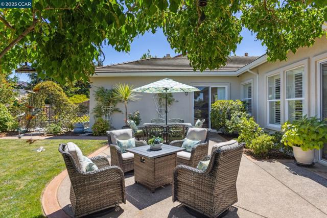 109 Forest Hill, Clayton CA: https://media.crmls.org/mediaz/a12a5f4c-dff2-48b8-94e0-4a1c1ed4eeac.jpg