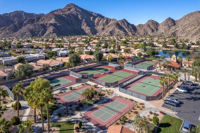 48538 Via Amistad, La Quinta CA: https://media.crmls.org/mediaz/a12a6765-755b-4ffd-a1d3-e3d1eda3ae31.jpg
