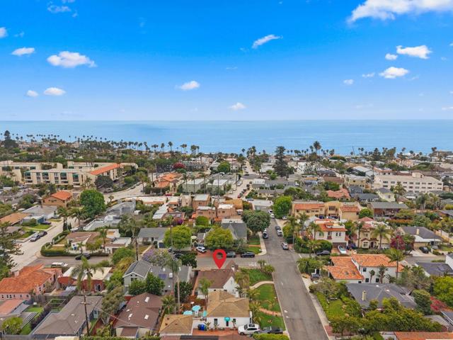 503 Rosemont St, La Jolla CA: https://media.crmls.org/mediaz/a12aed71-5cdf-49bd-9f8d-2652bee2b650.jpg
