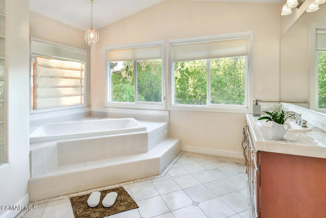 11275 Watson Drive, Moorpark CA: https://media.crmls.org/mediaz/a12bd96c-7626-49b1-8ddf-db8001f7b6ff.jpg