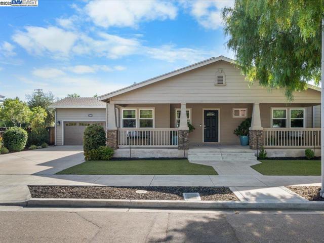 741 N N St, Livermore CA: https://media.crmls.org/mediaz/a12bdf4c-c5f5-4444-9237-7c643403e507.jpg