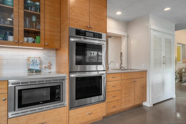 3213 Avenida Hacienda, Escondido CA: https://media.crmls.org/mediaz/a12c3cb7-e1be-434e-97a4-a17e9abb63f7.jpg