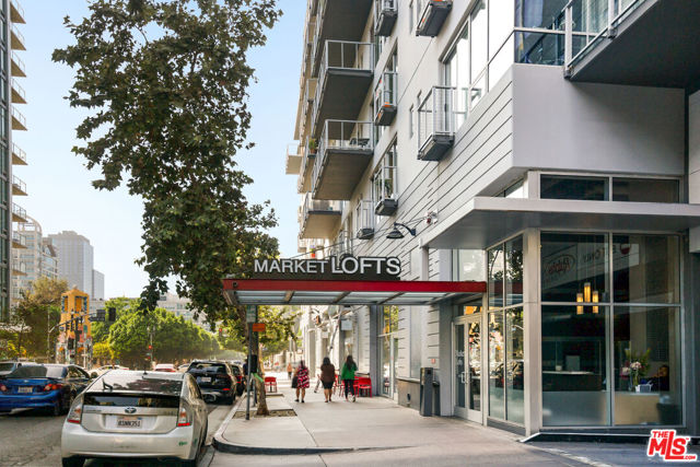 645 W 9th Street, Los Angeles CA: https://media.crmls.org/mediaz/a12c5cfd-bceb-46d8-bdb2-ff859eb29adf.jpg