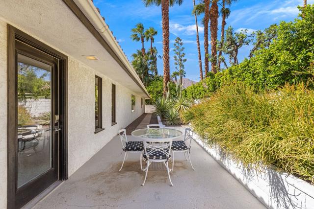 505 N Camino Real, Palm Springs CA: https://media.crmls.org/mediaz/a12cdf65-334f-48ca-b44d-adb33a3ef8be.jpg