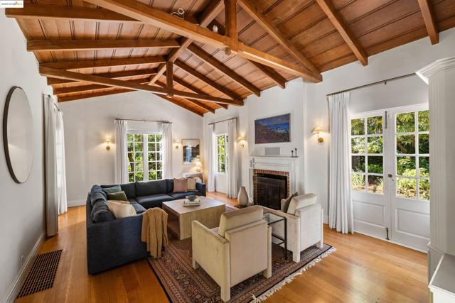 5701 La Salle Ave, Oakland CA: https://media.crmls.org/mediaz/a12cdfc9-f47d-4c88-86fd-fedf8a752f8a.jpg
