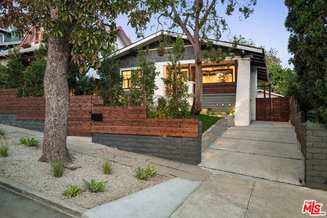 1644 Golden Gate Avenue, Los Angeles CA: https://media.crmls.org/mediaz/a12debac-2d83-4e89-8eea-5431f5571d18.jpg