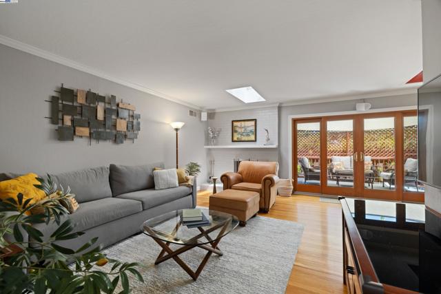 4457 LINDA WAY, Pleasanton CA: https://media.crmls.org/mediaz/a12e3a37-593a-4a1a-baed-d8ef3b970930.jpg