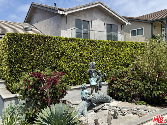 2031 Peninsula Road, Oxnard CA: https://media.crmls.org/mediaz/a12e4a2e-aa40-4c5b-9f33-438d1dabdfa6.jpg