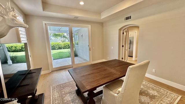 1658 Bushgrove Court, Lake Sherwood CA: https://media.crmls.org/mediaz/a12e5fc9-3b65-4b32-9d11-7622c36572bd.jpg