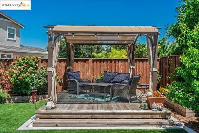 4670 Fuschia Way, Oakley CA: https://media.crmls.org/mediaz/a12ee86a-3a99-44a1-af22-df84d2442567.jpg