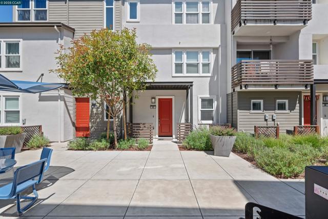 92 Zenith Cmn, Fremont CA: https://media.crmls.org/mediaz/a12f95ad-2b4e-4603-aa75-eb0a8d239c0e.jpg