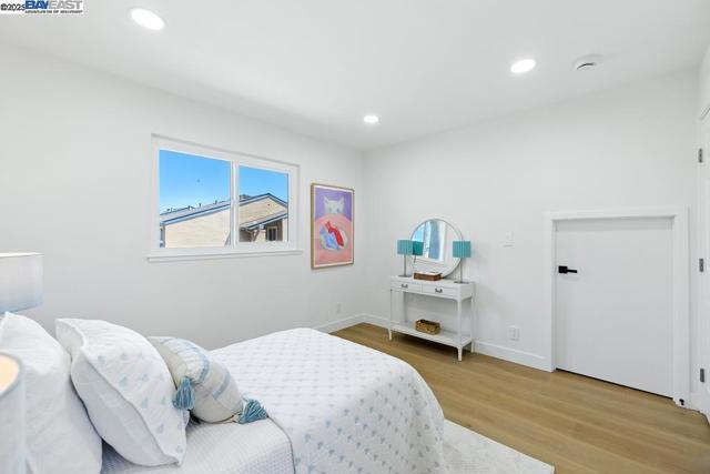 739 Aries Ln, Foster City CA: https://media.crmls.org/mediaz/a1306121-6aa3-44df-a479-f455bc9a57d8.jpg