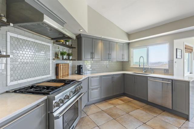 17924 Saint Andrews Dr, Poway CA: https://media.crmls.org/mediaz/a1307338-09f6-4ae9-b70f-6ee306260689.jpg