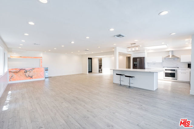 3650 Sapphire Drive, Encino CA: https://media.crmls.org/mediaz/a1308519-0ff3-4f9e-8139-b5f8e9d5f4df.jpg