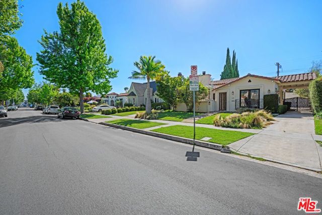 1147 S Point View Street, Los Angeles CA: https://media.crmls.org/mediaz/a130f0fc-3589-4926-aa0a-38f8e281ab73.jpg
