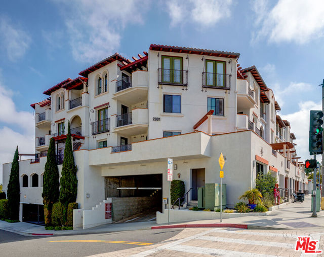 2001 ARTESIA Boulevard, Redondo Beach, California 90278, 1 Bedroom Bedrooms, ,Residential,Sold,ARTESIA,22140751