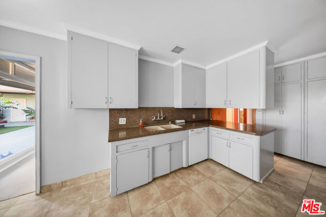 7230 Outpost Cove Drive, Los Angeles CA: https://media.crmls.org/mediaz/a131f2f5-e91c-4aed-8ffe-fdf0181c07fc.jpg